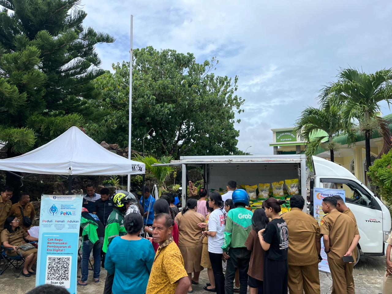 Jelang Ramadhan dan Idul Fitri 2026, BULOG NTT Sidak Pasar Inpres Naikoten