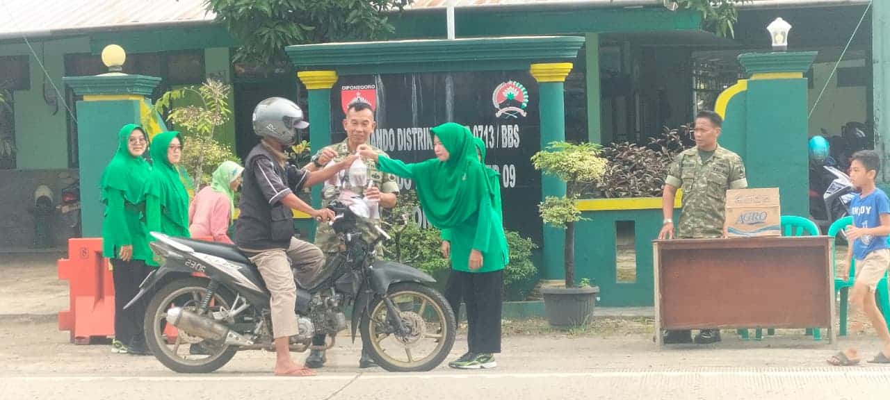 Persit KCK Cabang XXIII Kodim 0713/Brebes Tebar Keberkahan dibulan Ramadhan, 17 Ranting Bagikan Takjil Gratis