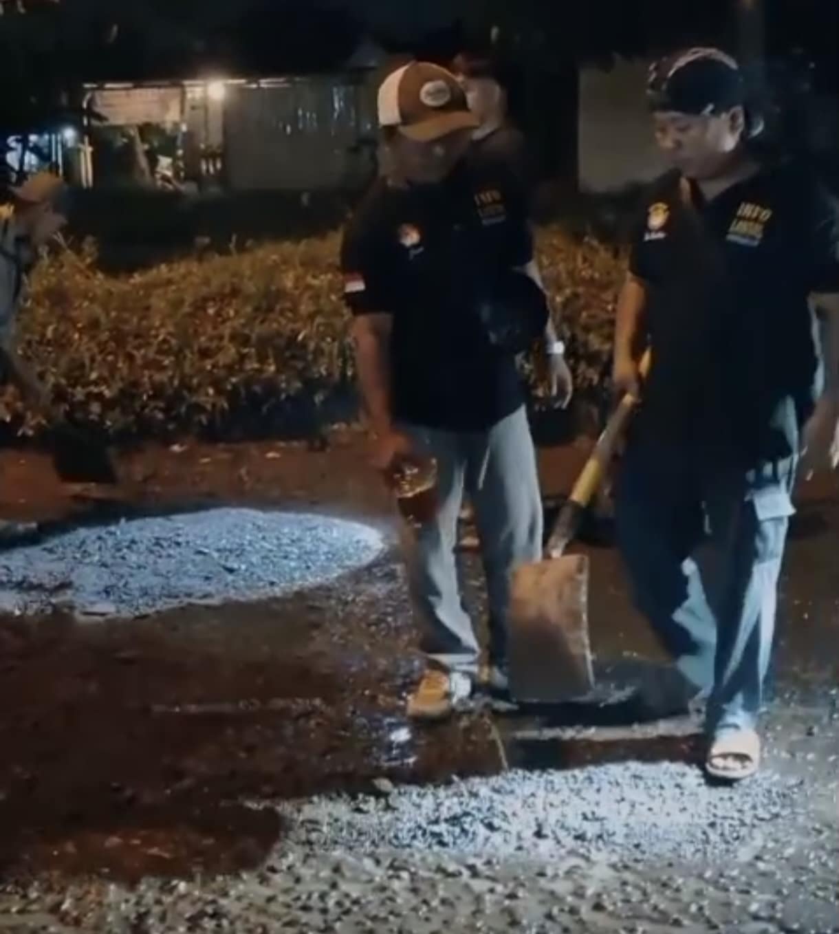 Bergerak dari Hati Relawan ILS Perbaikan Jalan Berlubang di Sidoarjo, Bukan Bermaksud Menyindir Pemda