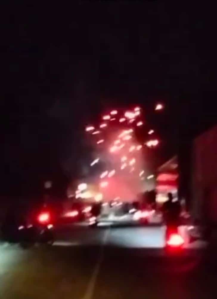 Kembang Api terlihat melesat membabi buta pada saat insiden 