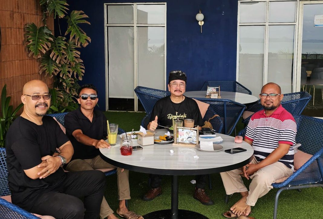 Mbah Dragon Siapkan Magic Book Injil untuk Mahasiswa IAKN Kupang