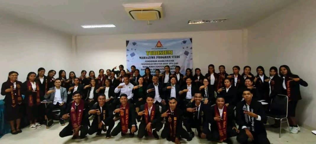 FKIPK IAKN Kupang Kukuhkan 37 Lulusan Baru, Momentum Awal Menuju Dunia Profesional