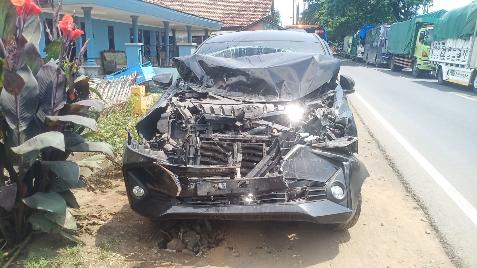 Nyalip di Jalur Macet, Tabrakan Beruntun 5 Kendaraan di Bangsring Wongsorejo Tewaskan Pengendara Motor