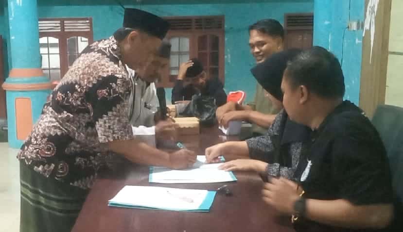 Jelang Lebaran, Pemdes Bajulmati Salurkan Insentif dan Bingkisan untuk Perkuat Sinergi RT/RW
