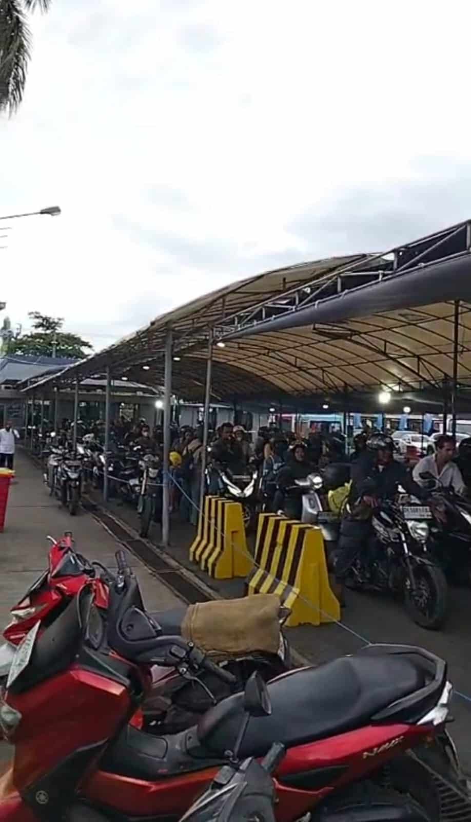 Pelabuhan Penyeberangan Ketapang Pasca Ditutup, Pemudik Mulai Membludak