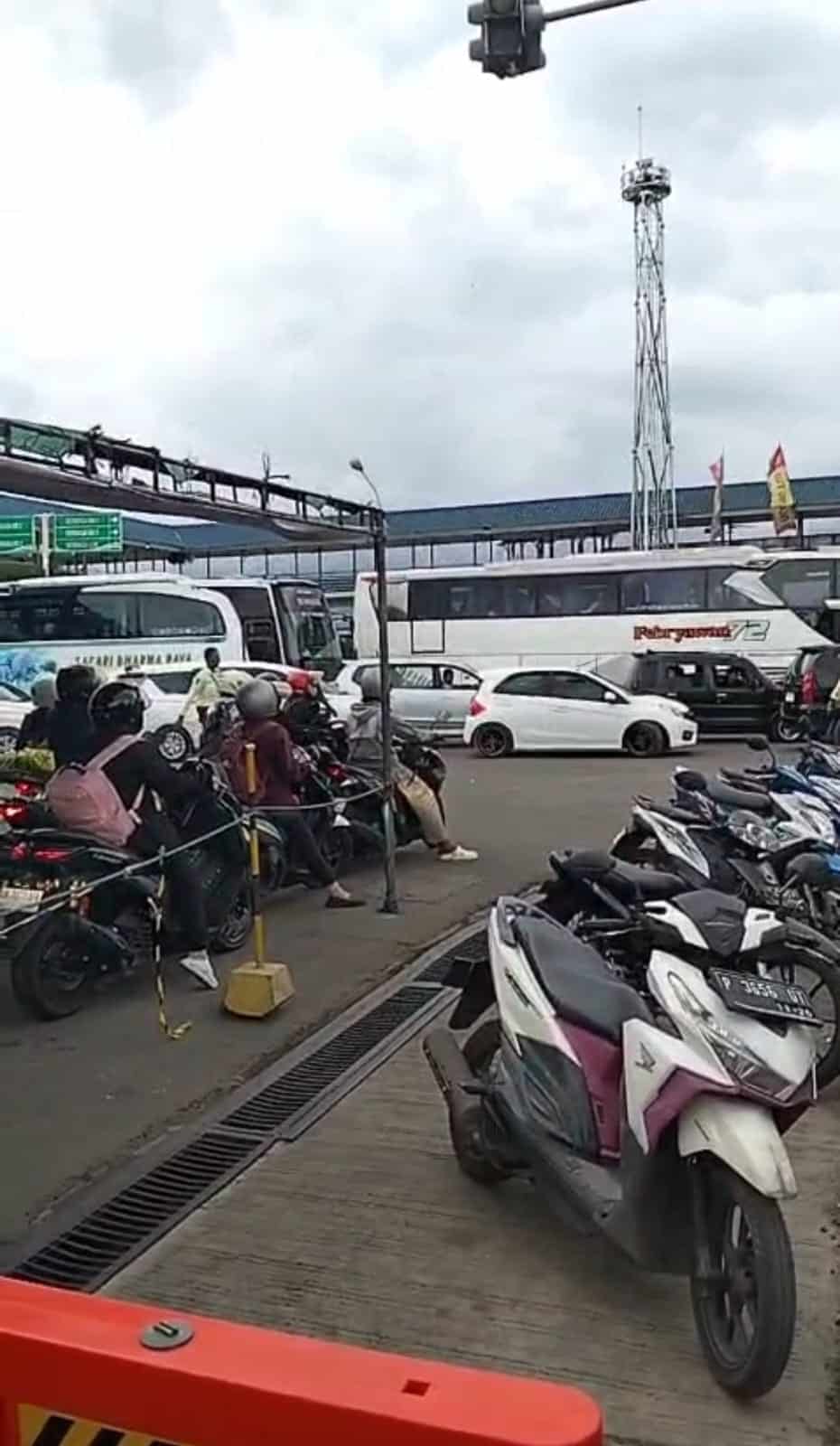 Pelabuhan Penyeberangan Ketapang Pasca Ditutup, Pemudik Mulai Membludak