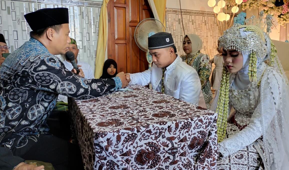 Pendaftar Nikah di KUA Wongsorejo Capai 86 Pasang, Didominasi Lajang
