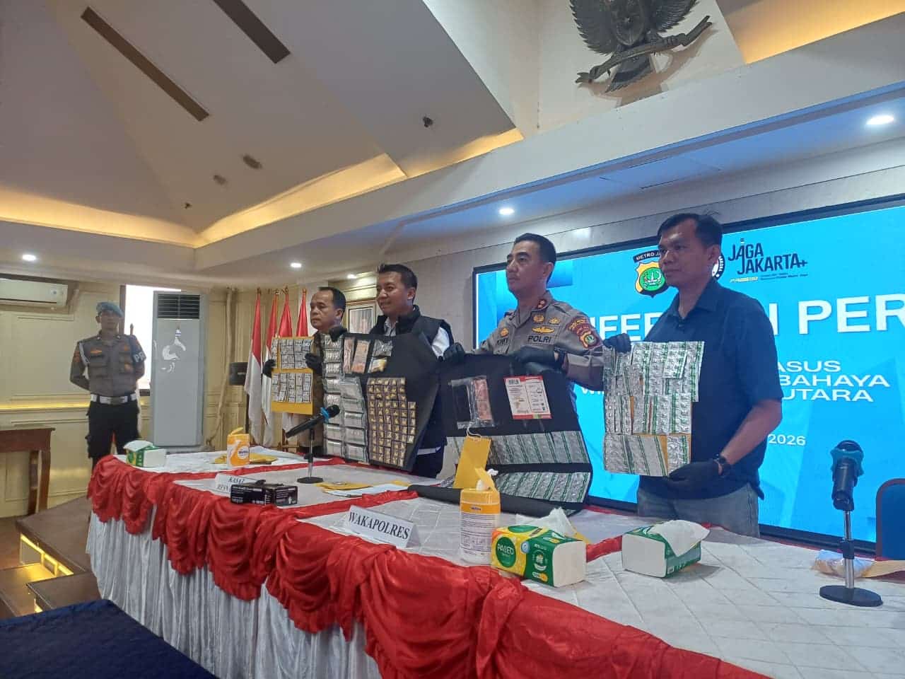 Polres Metro Jakut Bongkar Peredaran Obat Keras Ribuan Butir Disita