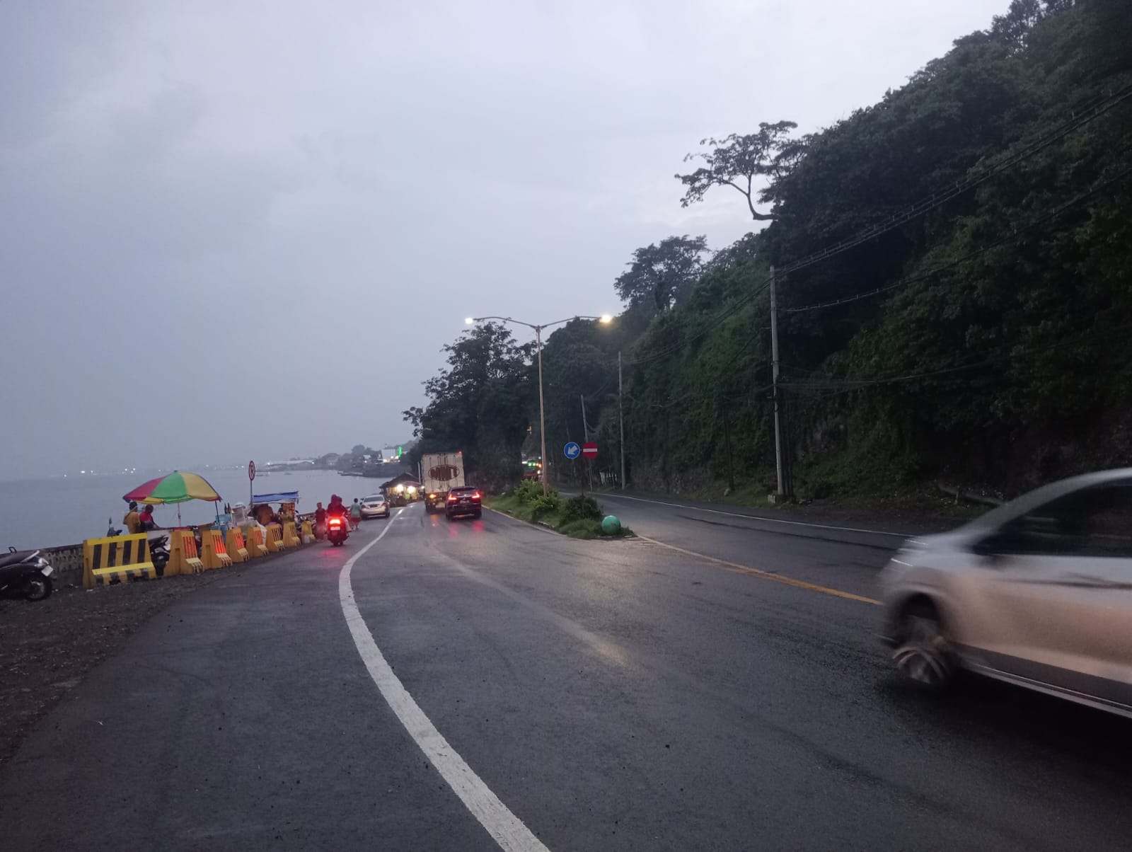 Simpang Dua Watudodol Masih Menjadi Daya Tarik untuk Menikmati Panorama Selat BALI