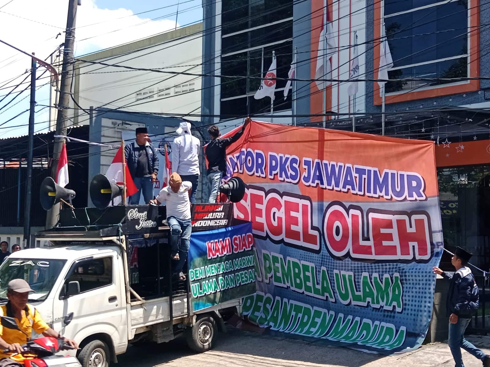 Tak Cukup Minta Maaf, AMI Tekan PKS Pecat Aboe Bakar !  Wajib Sujud Maaf ke Ulama Madura