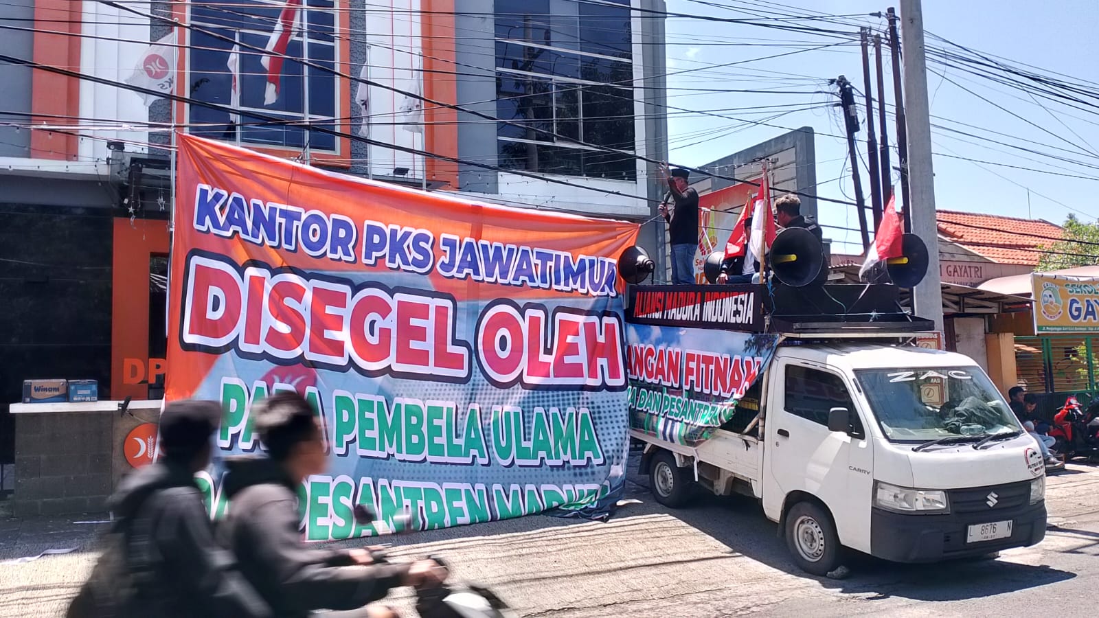 Tak Cukup Minta Maaf, AMI Tekan PKS Pecat Aboe Bakar !  Wajib Sujud Maaf ke Ulama Madura