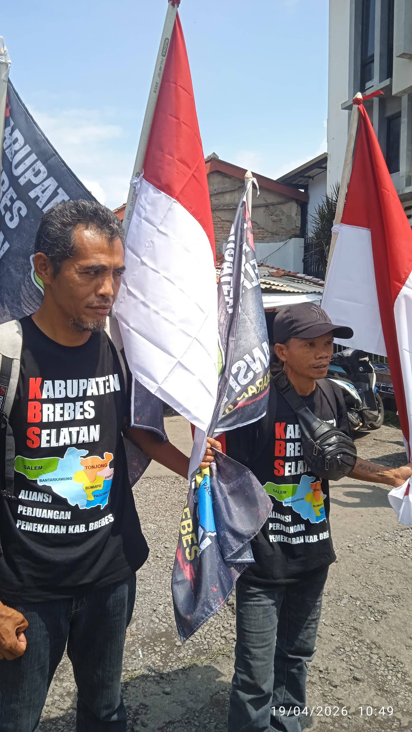 Masyarakat Brebes Selatan Jalan Kaki ke Semarang, Desak Pemekaran Kabupaten