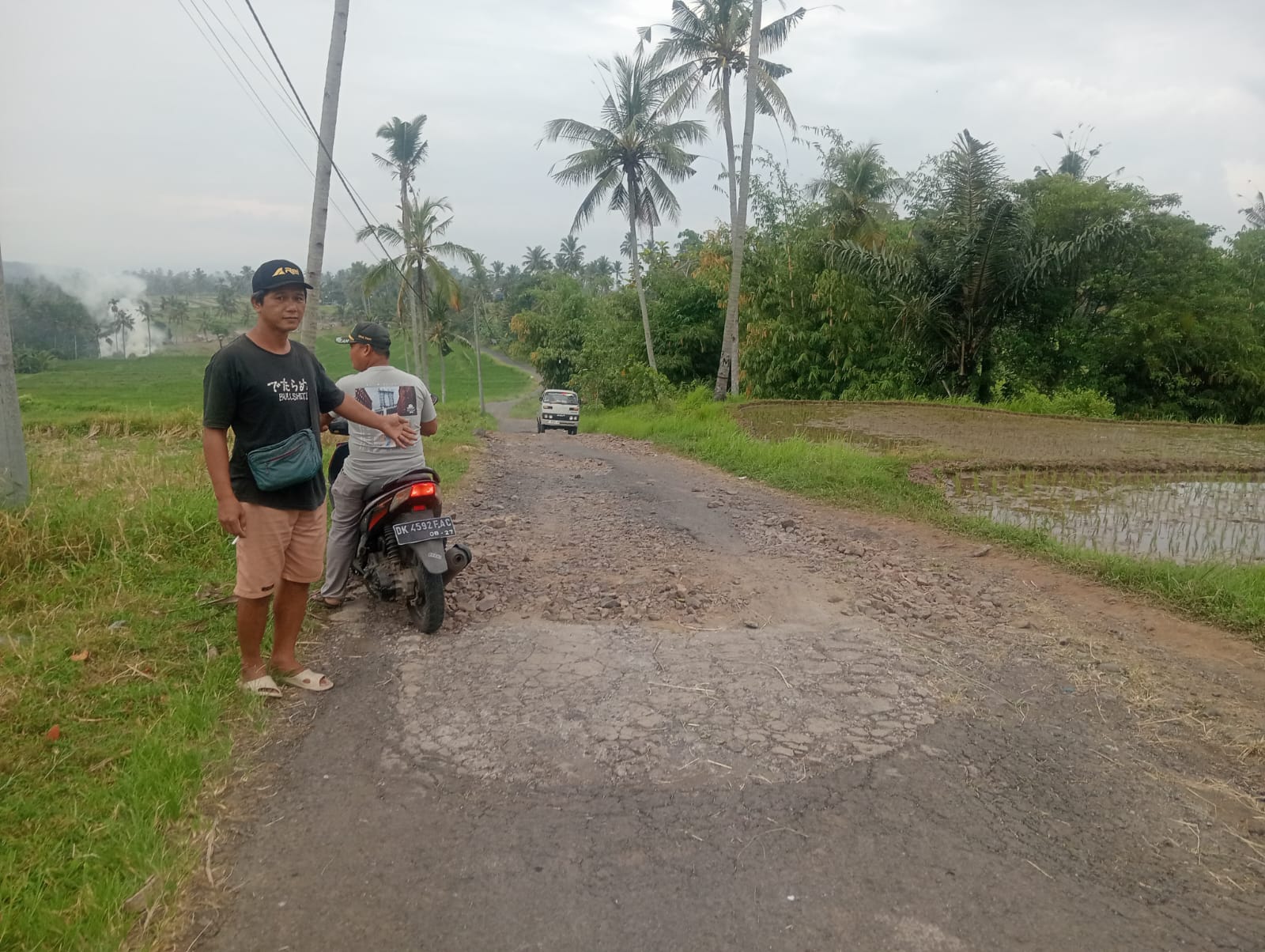 Bertahun - Tahun Akses Jalan Antar Desa Gumuk - Jelun Ledok Menuju Segobang Rusak Parah
