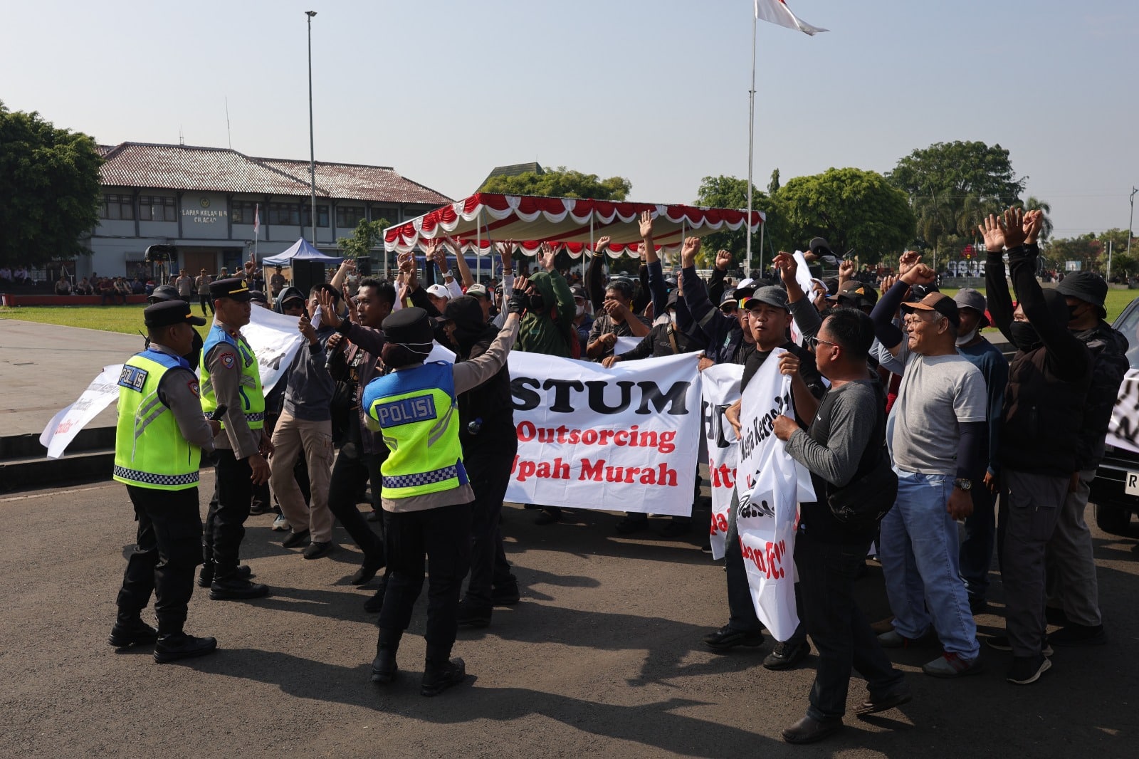 Polresta Cilacap Gelar Simulasi Pengamanan Unjuk Rasa, 480 Personel Dikerahkan
