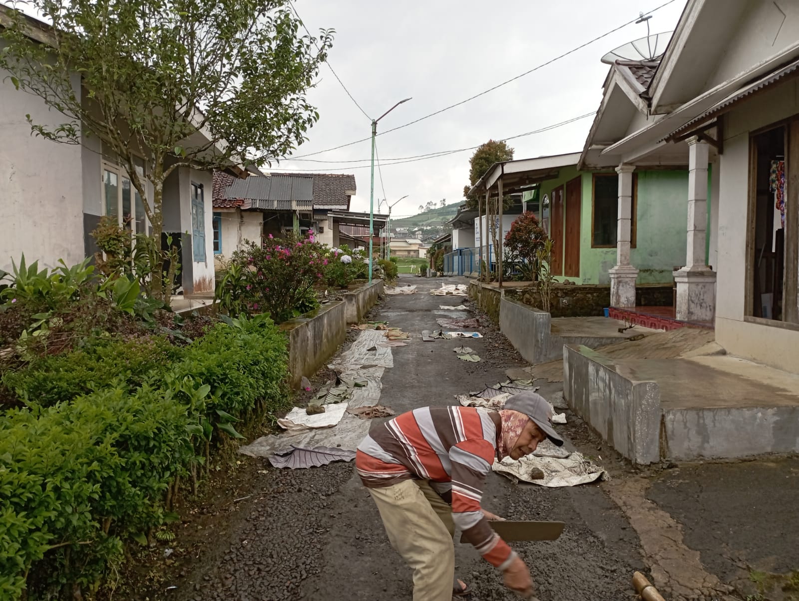 Warga Patungan Perbaiki Jalan Wisata Pandansari, Dugaan Pembiaran dan Ketimpangan Anggaran Menguat
