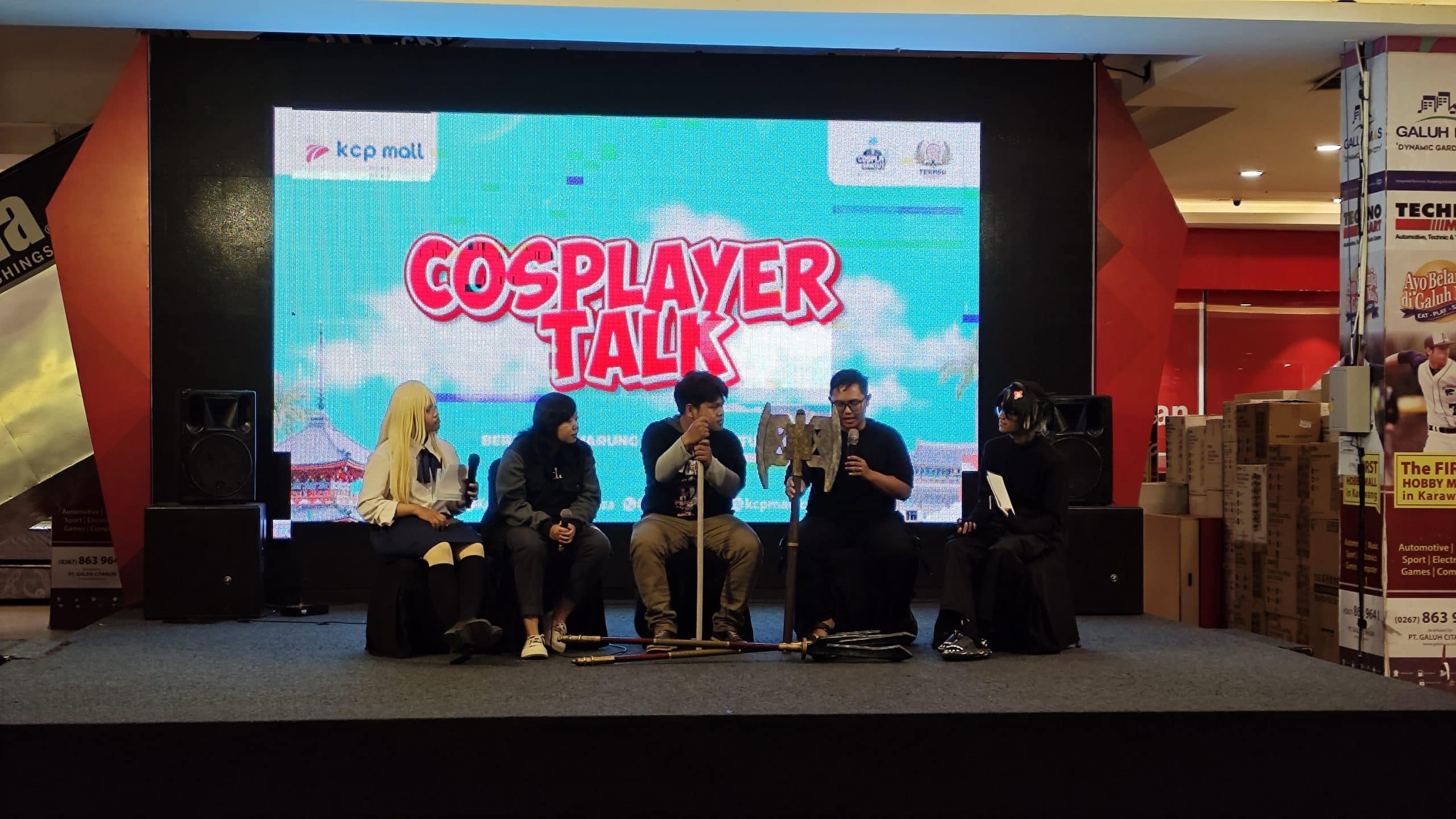 Gathering Perdana Cosplay Santuy dan Terasu Community Meriahkan KCP Mall Karawang