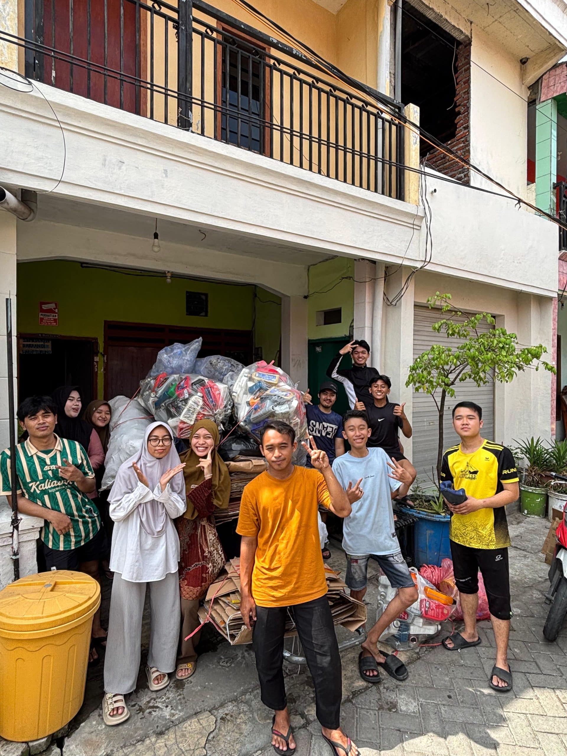 Generasi Muda LDII Rungkut Kidul Edukasi Peduli Lingkungan Lewat Bank Sampah