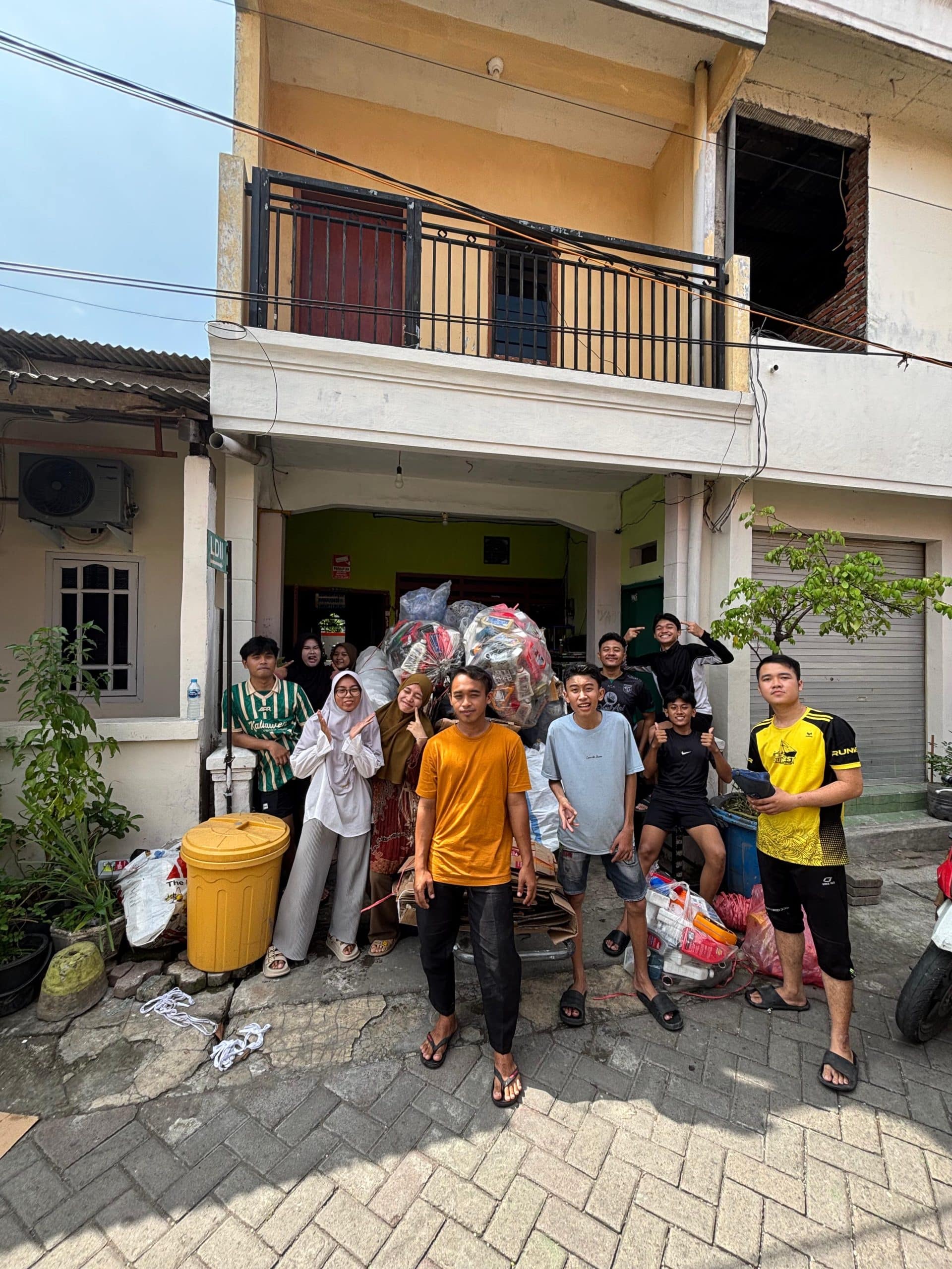 Generasi Muda LDII Rungkut Kidul Edukasi Peduli Lingkungan Lewat Bank Sampah