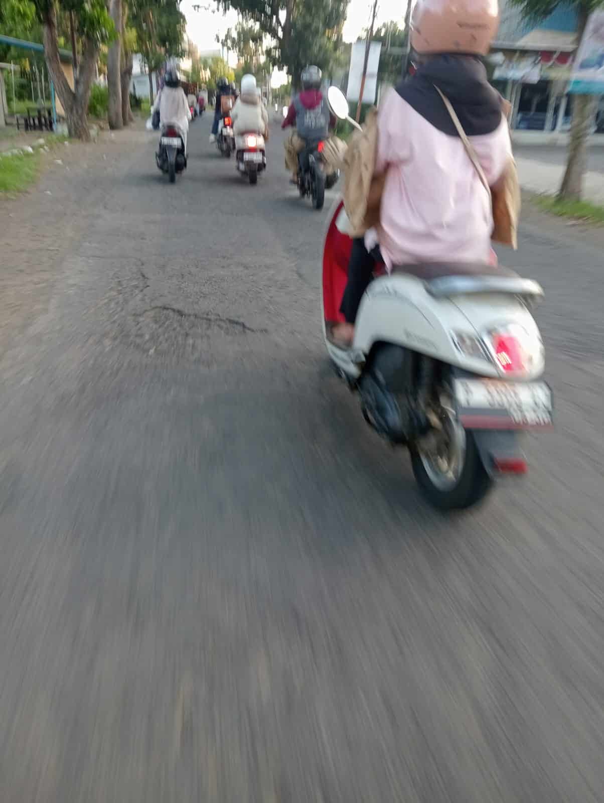 Jalan Banyuwangi Rusak Merata, Tambal Sulam Jadi Solusi? Warga Pertanyakan Keseriusan Pemda
