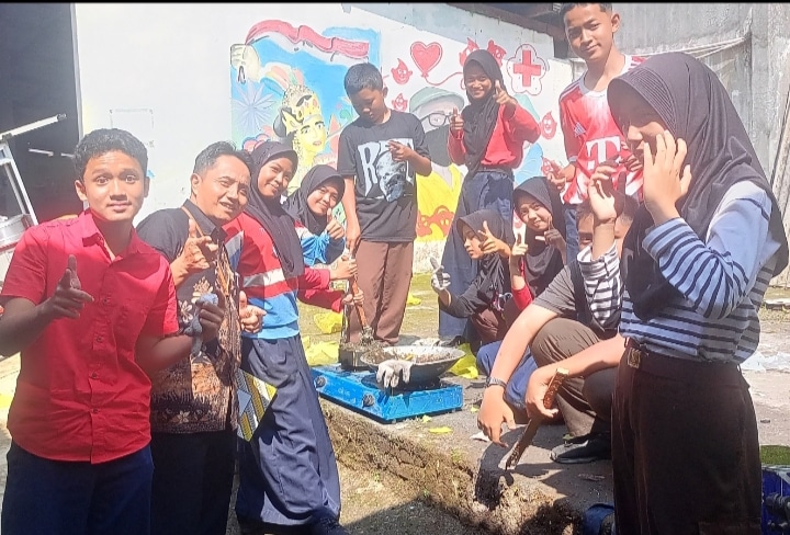 Sisi Lain Liburan: Siswa SMPN 1 Karangkobar Sulap Sampah Jadi Barang Guna di Tengah Ujian UKLN