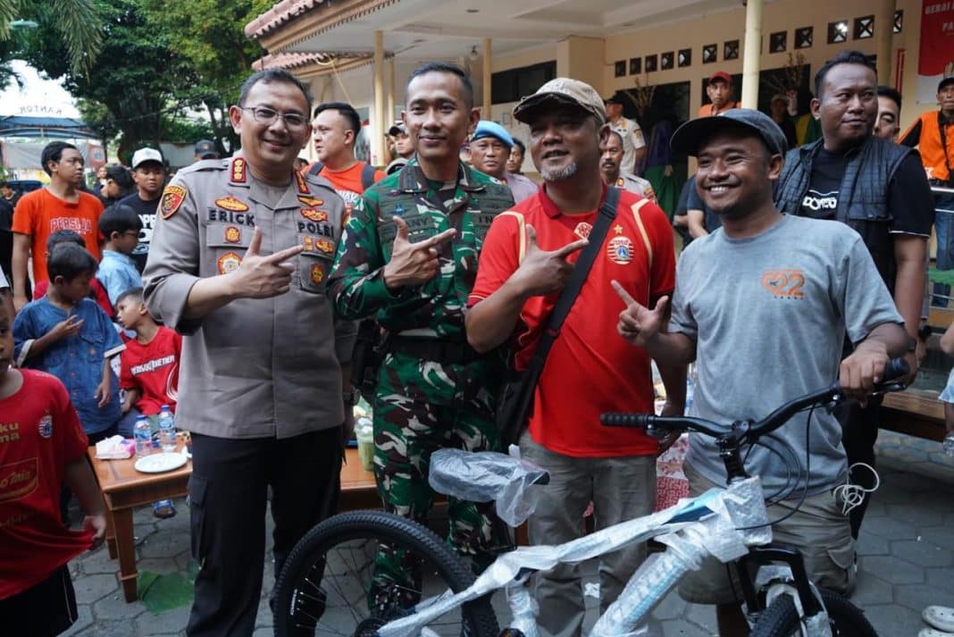 Kapolres Metro Jakarta Utara Terjun Langsung Pengamanan Nobar Persija vs Persib di Pademangan