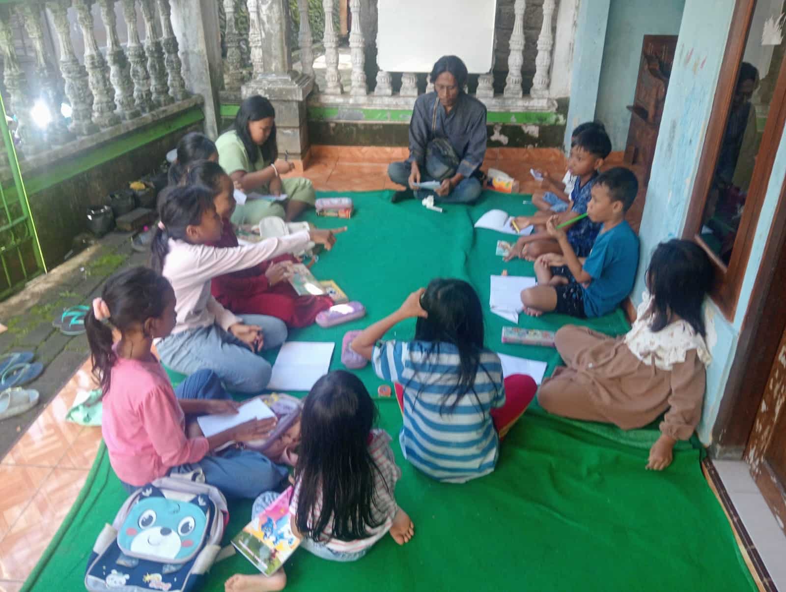 Kegiatan Pembelajaran di Omah Bahasa Segobang Patut Diapresiasi 