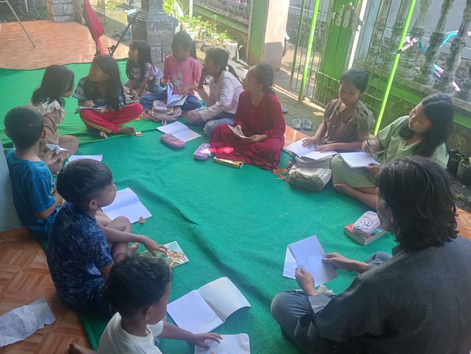 Kegiatan Pembelajaran di Omah Bahasa Segobang Patut Diapresiasi 