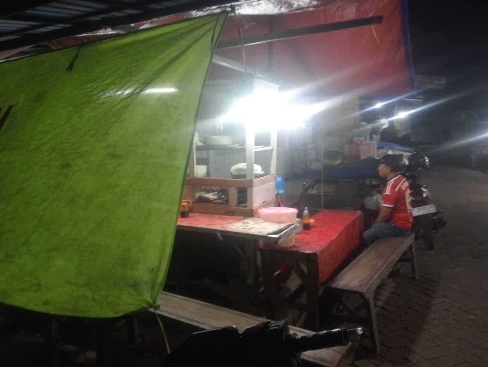 Lebih 20 Tahun, Soto Babat Pojok Depan Pasar Rogojampi Bertahan Hingga Kini