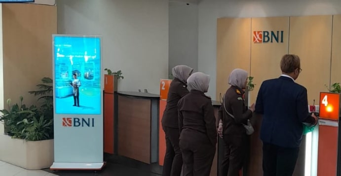 Mantan Kepala Desa Gempolsari Sya'rony Aliem Membayar Uang Pengganti Atas Putusan Mahkamah Agung di Kejaksaan Negeri Sidoarjo