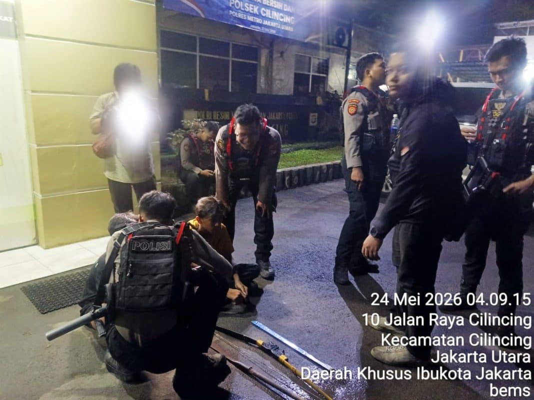 Polsek Cilincing Intensifkan Patroli Malam, Dua Remaja Bawa Sajam Diamankan