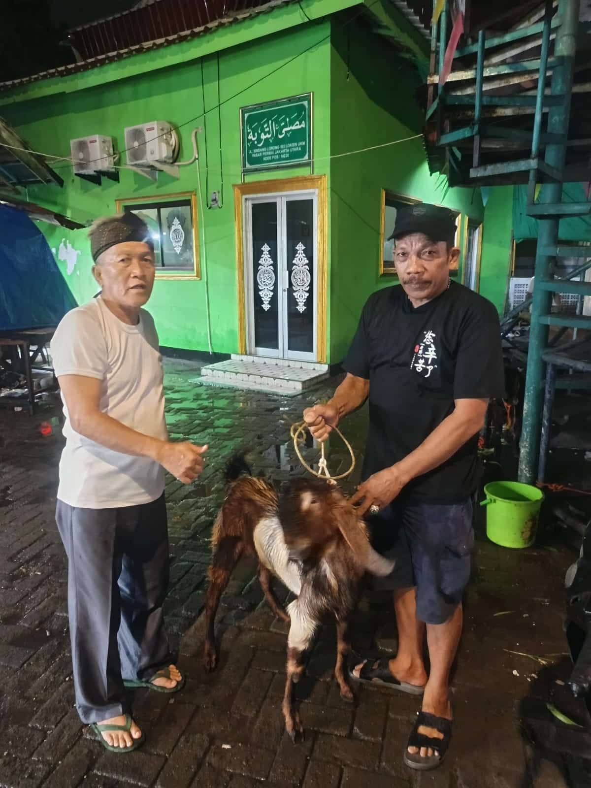 WARJU Salurkan Hewan Kurban untuk Warga yang Membutuhkan