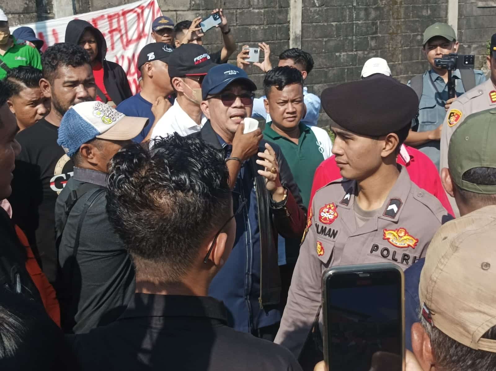 Eksekusi Gudang Margomulyo Mendapat Perlawanan Sengit
