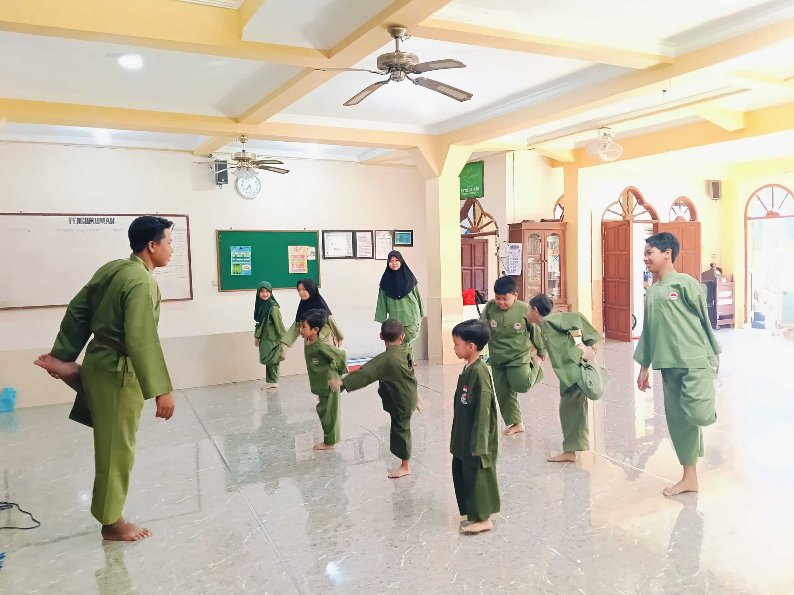Pesilat ASAD Cilik Rungkut Kidul Gelar Latihan Bersama