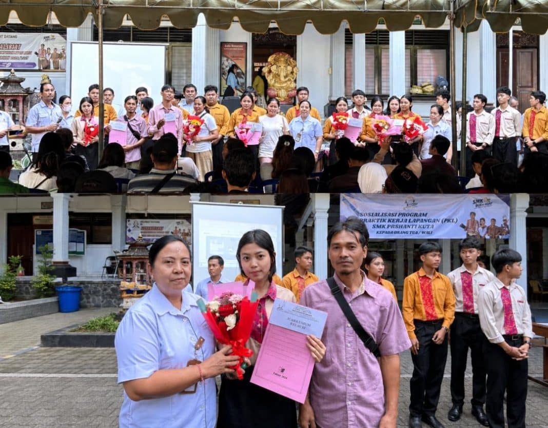 SMK Prshanti Nilayam Kuta Berikan Reward bagi Murid Berprestasi, Program Sadu Wirasa Hadirkan Kehangatan Keluarga di Momen Pembagian Rapor