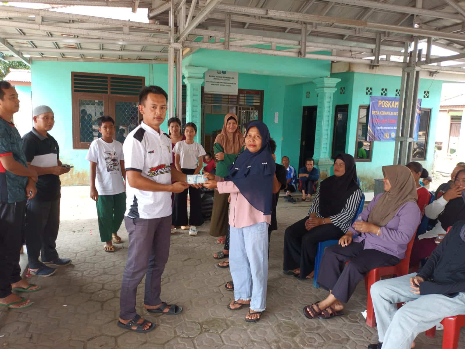Pemerintah Desa Kerantai Salurkan Bantuan Pendidikan bagi 31 Pelajar