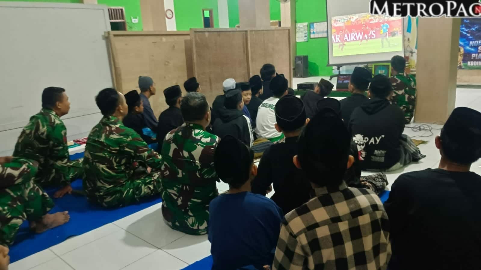 Koramil 11/Karangmoncol Ajak Santri dan Masyarakat Nobar Kebangsaan Piala Dunia 2026 di Ponpes Mathali Ul Falah