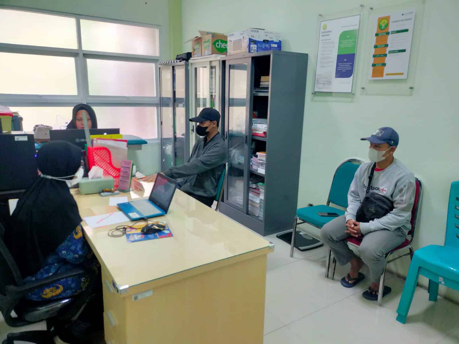 Viral di Media Sosial Pria Bugil Saat Menerima Pesanan Online di Dukuh Tengah Buduran Dalam Pembinaan dan Pendampingan Keluarga