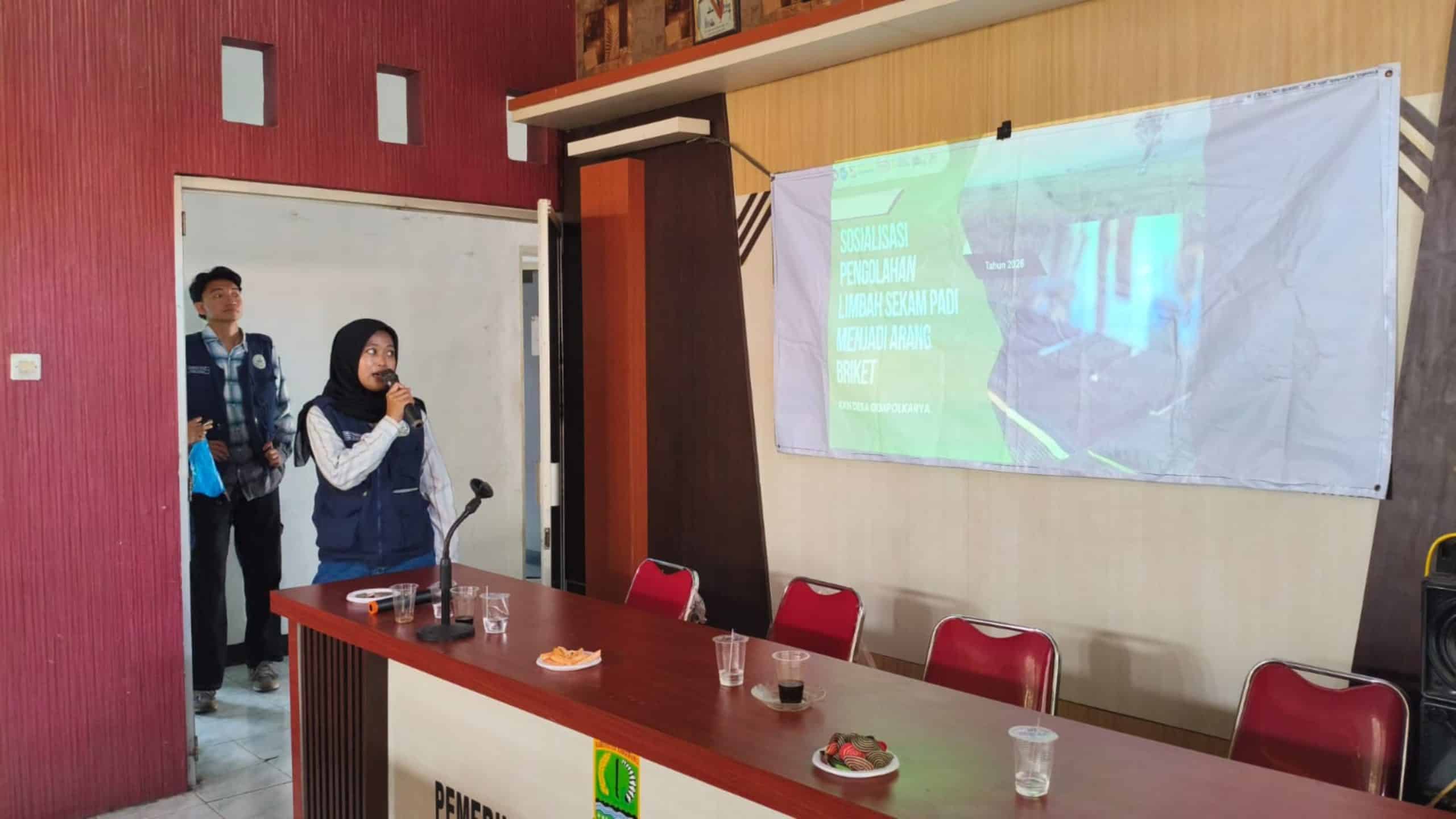 KKN Unsika 69 Paparkan Hasil Program Arang Briket Sekam Padi