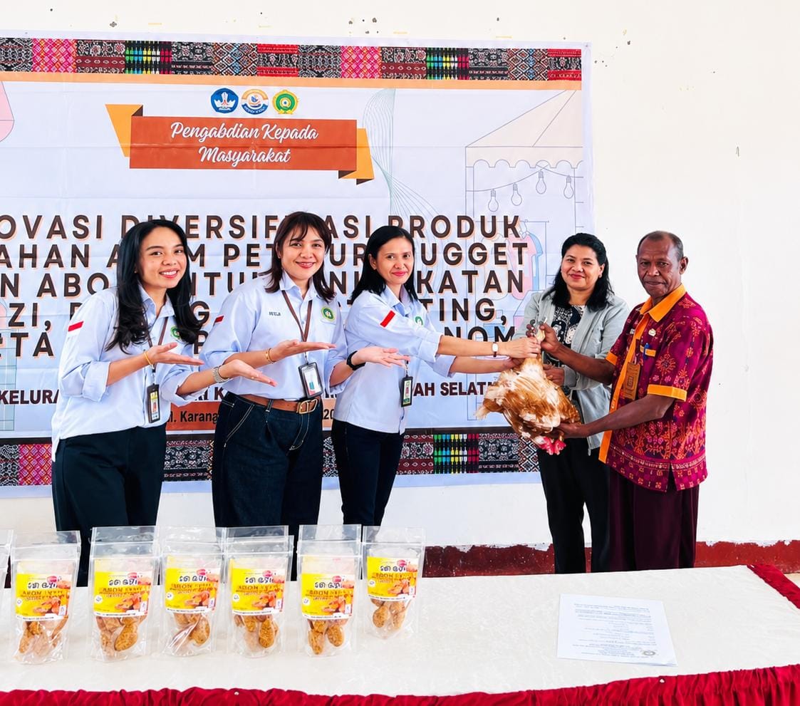 Dosen Akuntansi FEB Undana Berdayakan Ibu-Ibu PKK Karangsiri Olah Ayam Petelur Jadi Nugget dan Abon untuk Cegah Stunting