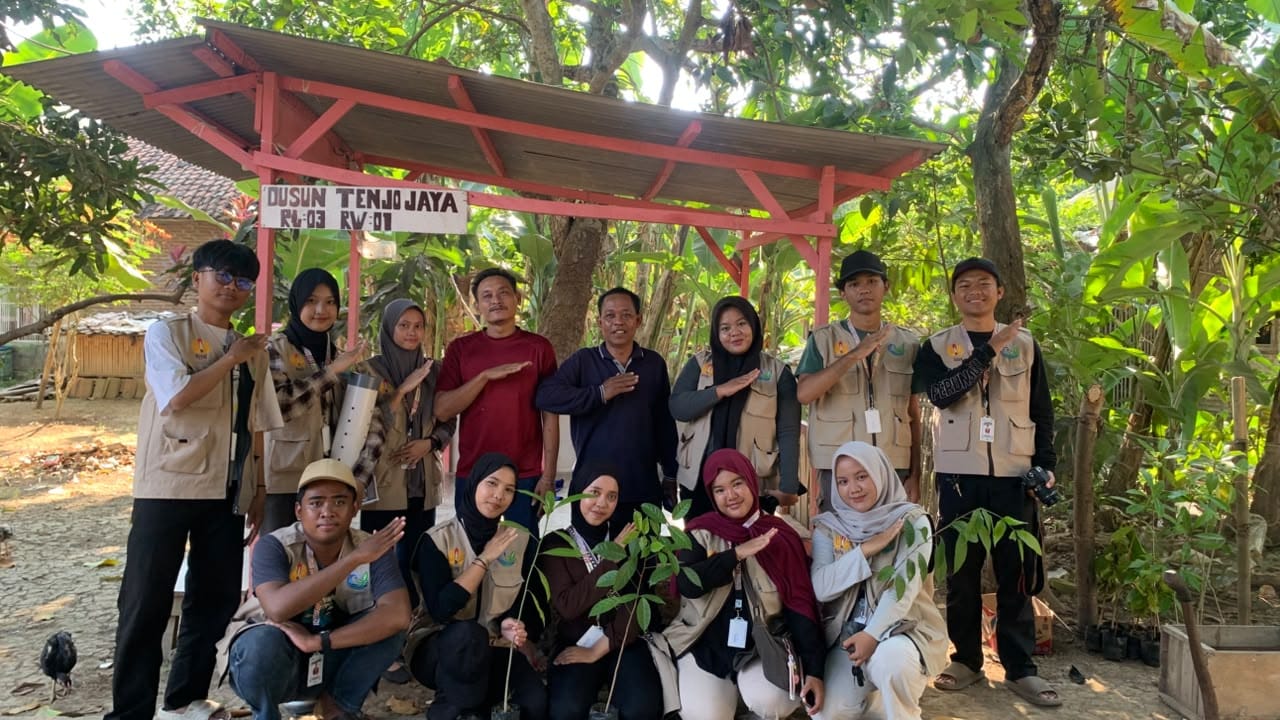 Wujudkan Telukbuyung Berdaya! KKN 57 Unsika Gelar Penghijauan hingga Cek Kesehatan Gratis
