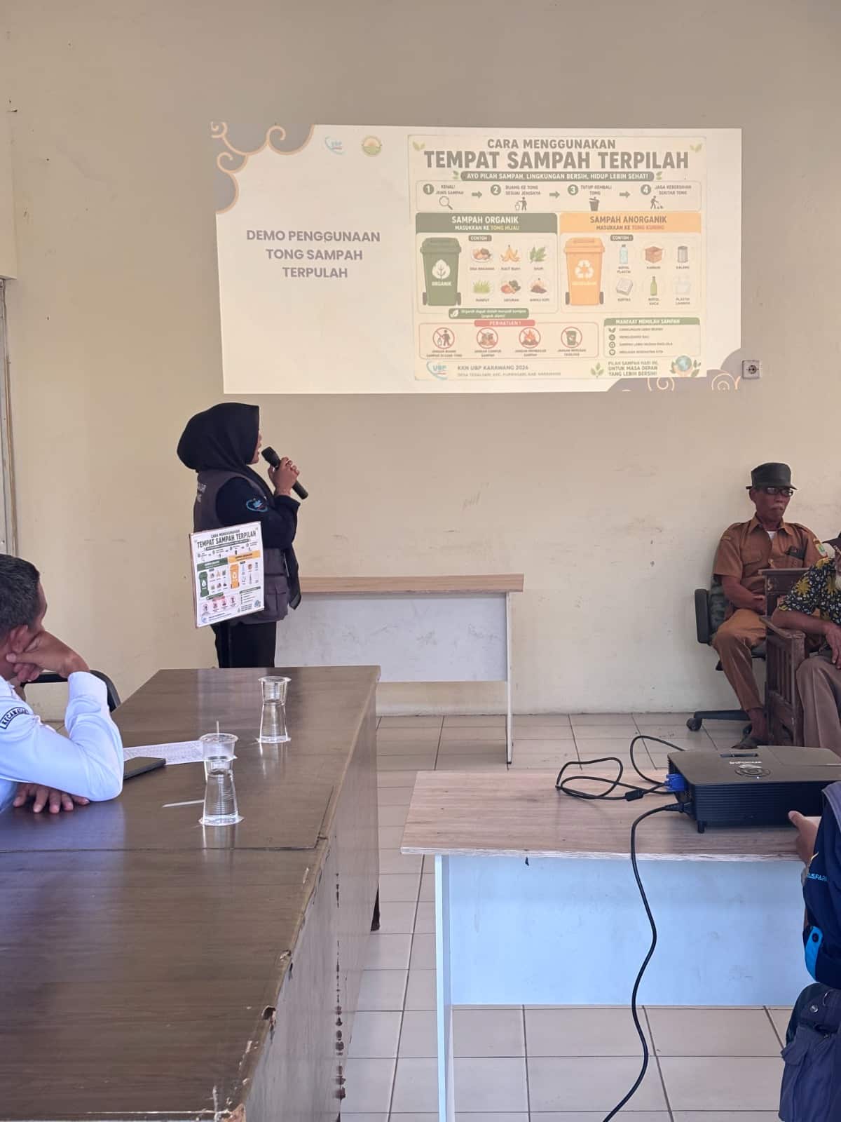 Mahasiswa KKN UBP Karawang 2026 Edukasi Warga Desa Tegalsari Kelola Sampah lewat 3R, Bank Sampah, Eco Enzyme, hingga Kompos Takakura