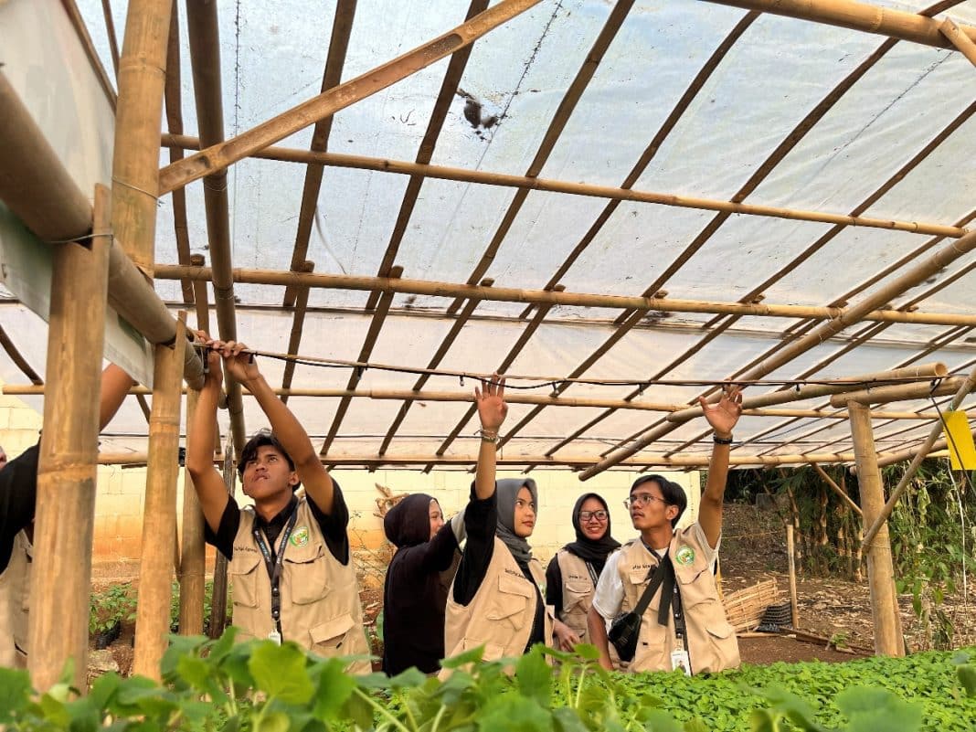 Mahasiswa KKN UNSIKA 2026 Kelompok 35 Terapkan Teknologi Tepat Guna Alat Monitoring dan Penyiraman Otomatis untuk Bantu Petani di Desa Rawasari