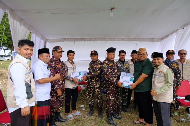 Relawan LDII Buka Posko Kesehatan dan Bagikan Ribuan Air Mineral di Muktamar NU ke 35