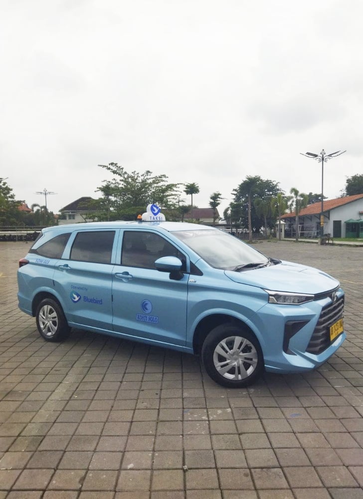 Unit Armada Bluebird Surakarta Toyota Transmover (dok foto @Pitut Saputra)