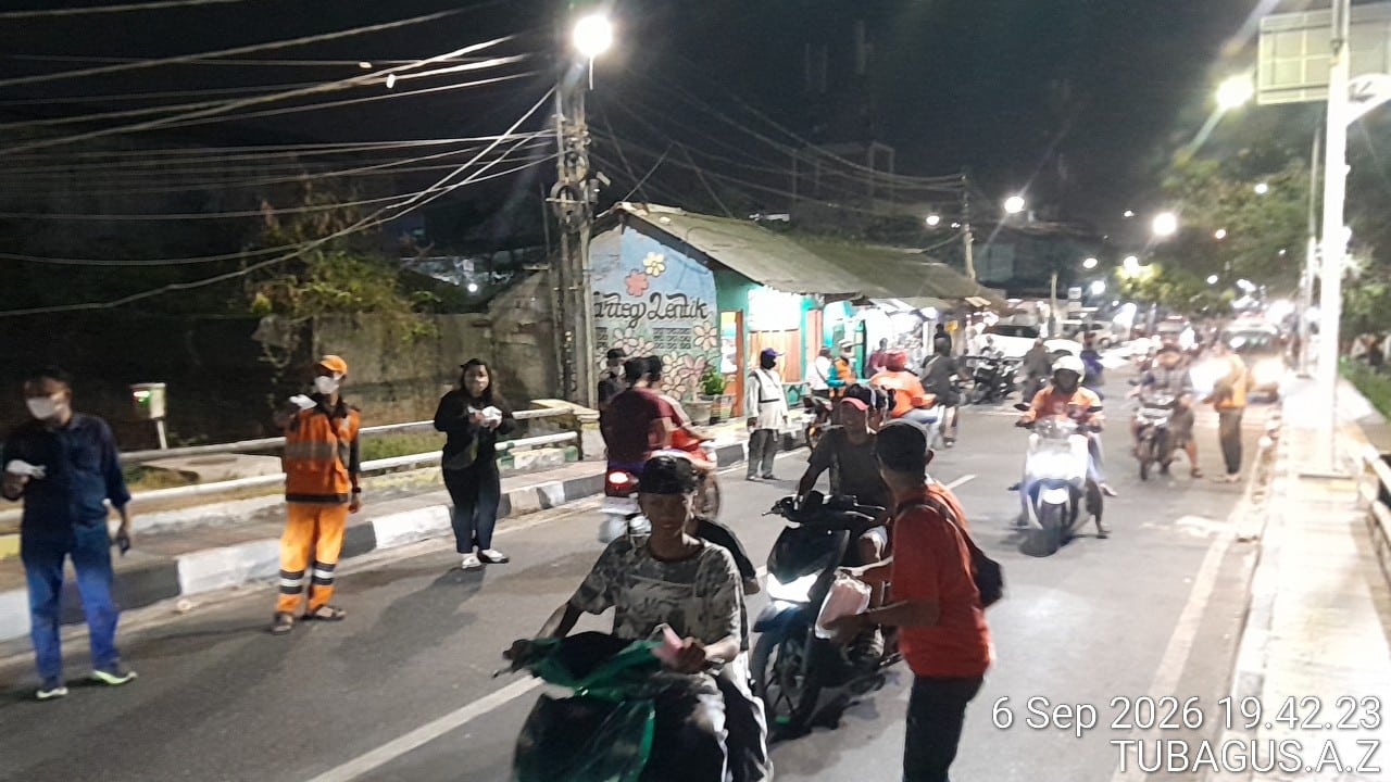 Satpol PP Kelurahan Koja Bagikan 250 Masker untuk Antisipasi Dampak Abu Vulkanik