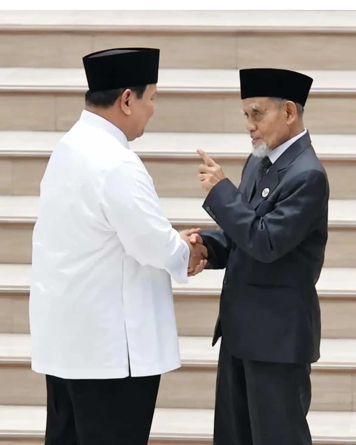 Di Hadapan Prabowo, Kiai Hasan Gontor Sampaikan Pesan: Jangan Sibuk Cari Ijazah, Nama, Uang hingga Jabatan
