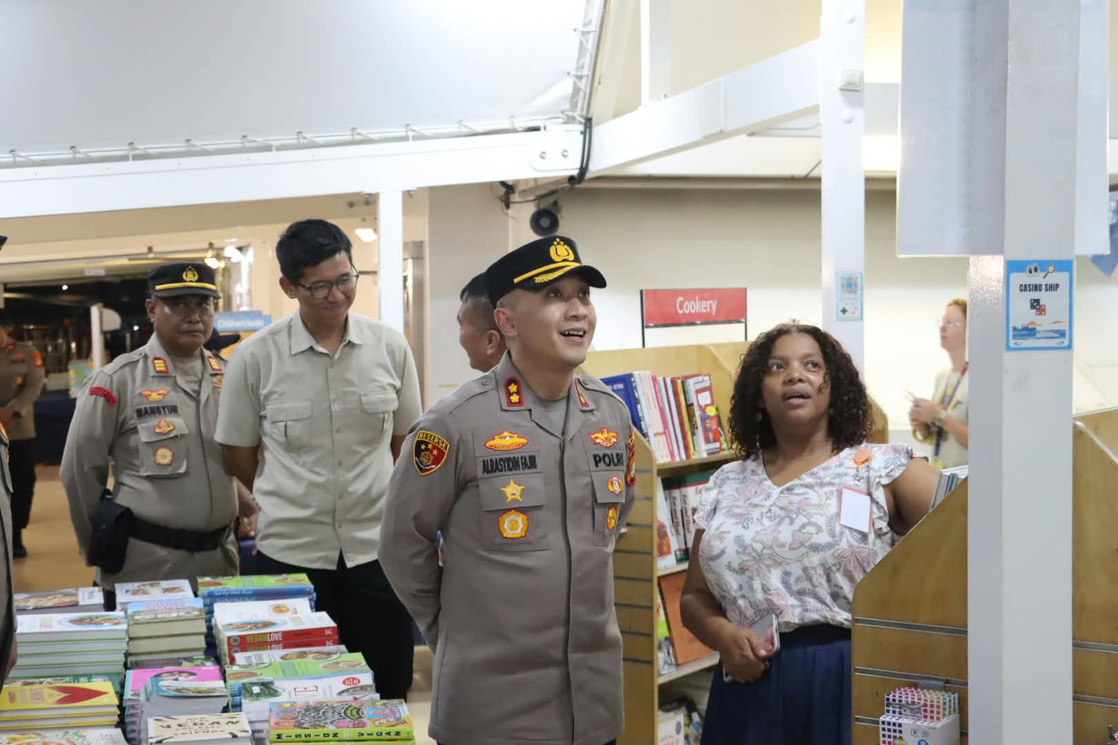 MV Doulos Hope Kembali Bersandar di Pelabuhan Kalibaru, Hadirkan Ribuan Koleksi Buku untuk Masyarakat Jakarta