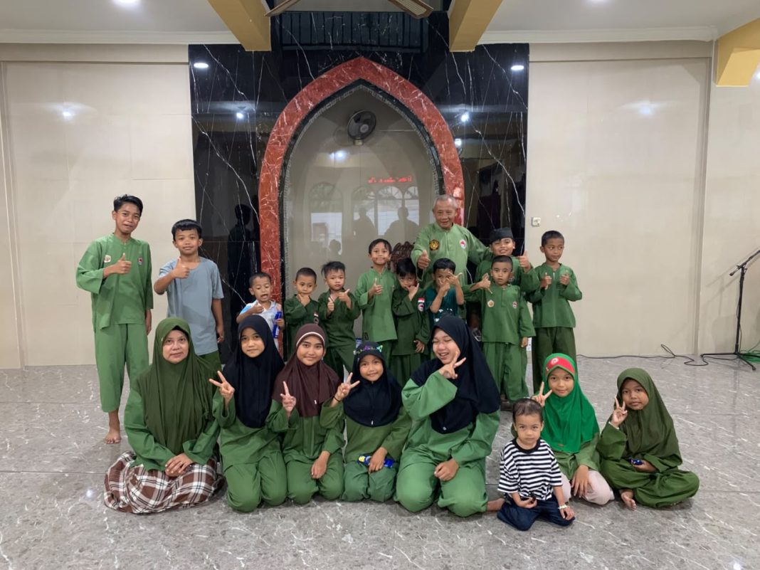 Pesilat ASAD Cabe Rawit Rungkut Kidul Gelar Latihan Rutin Tanamkan Kedisiplinan dan Kebersamaan