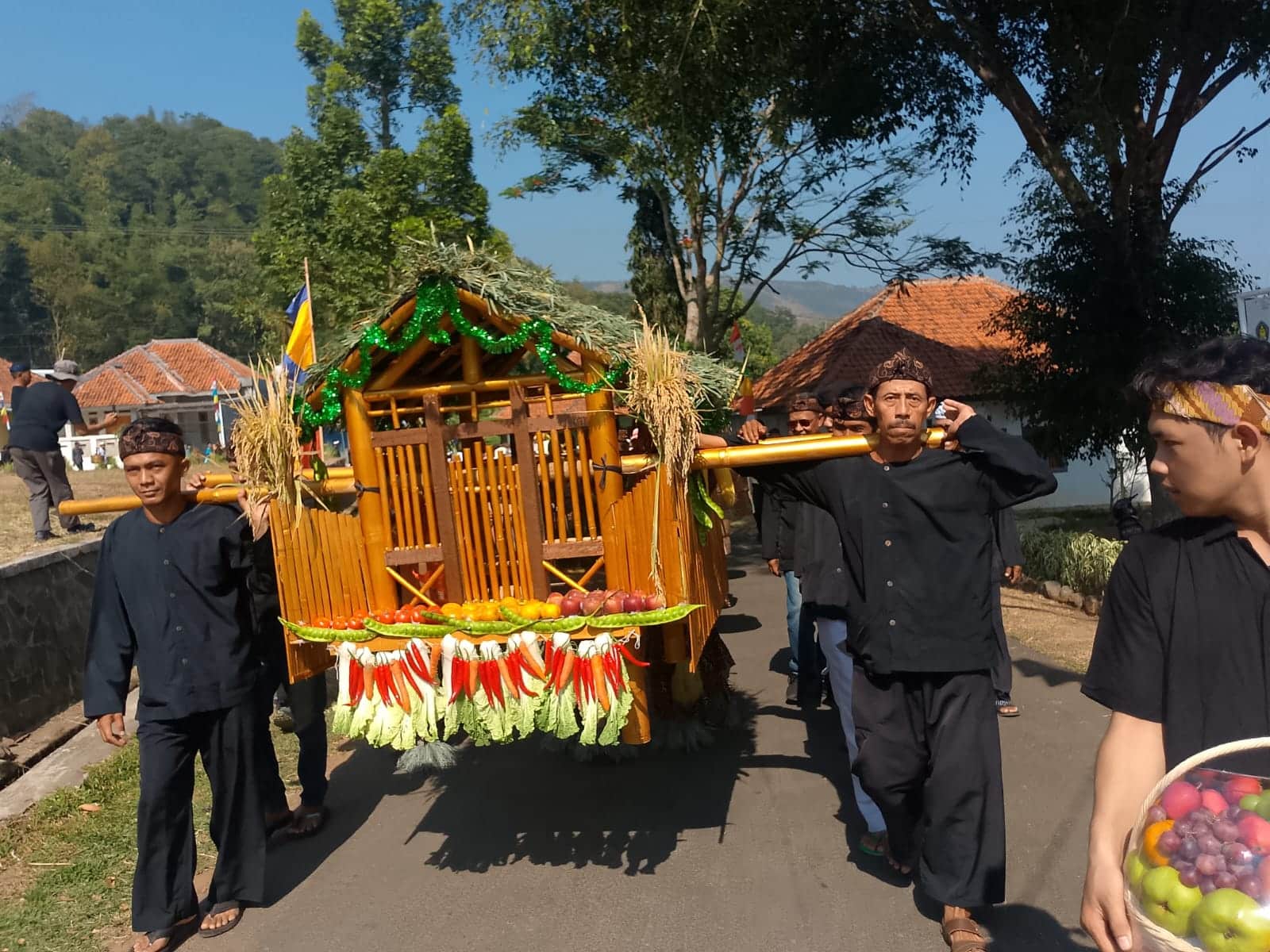 Bupati Kuningan Menghadiri Sedekah Bumi di Wisata Cibuntu