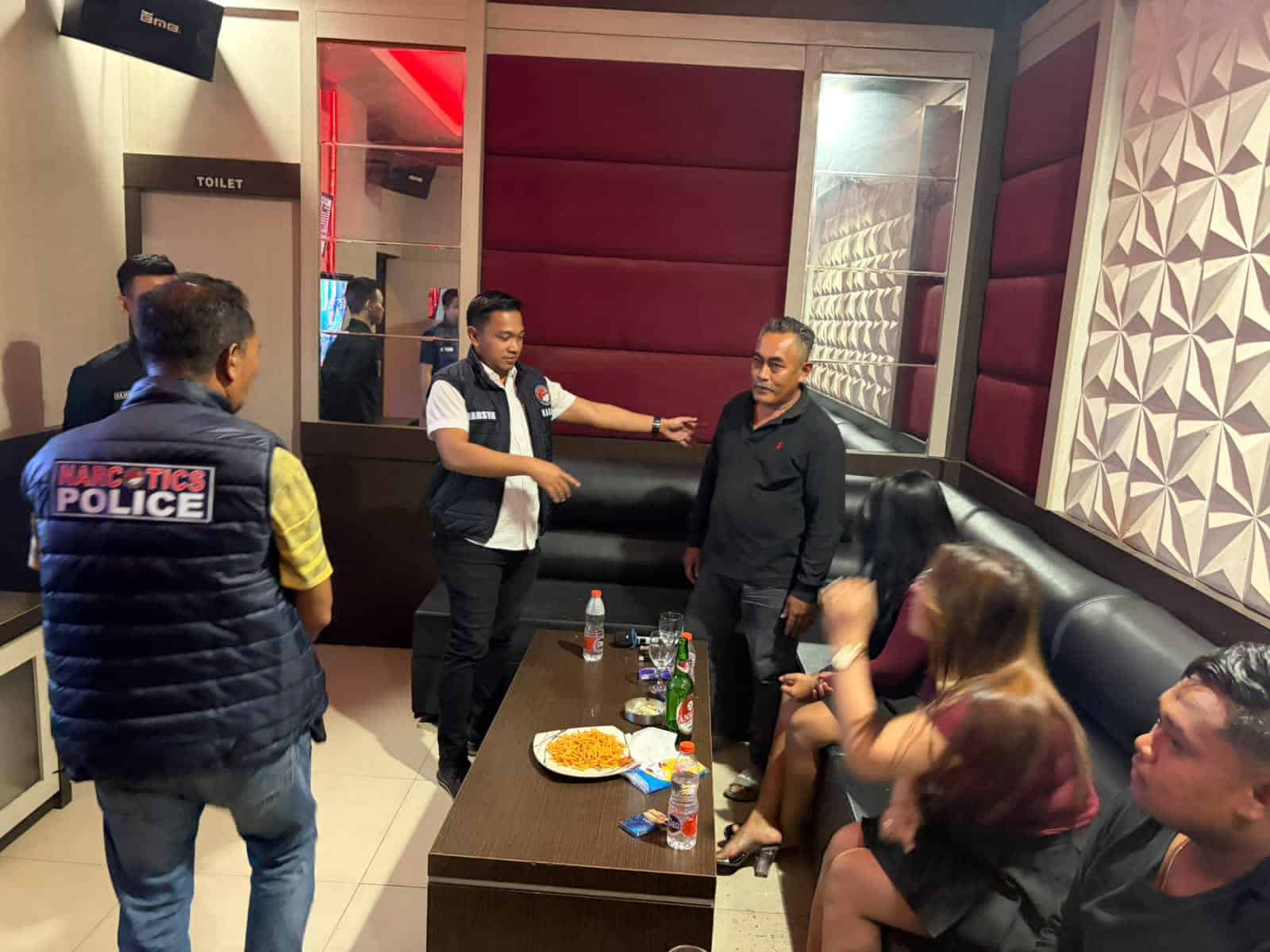 Polisi Temukan Pesta Miras saat Razia Cafe dan Tempat Hiburan Malam di Pacitan